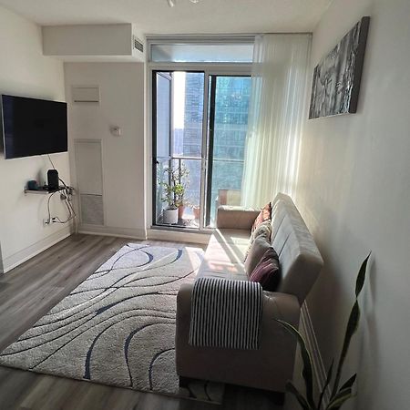 Prestigious 2-Bdrm Condo - Across From Scotiabank Arena Toronto Buitenkant foto